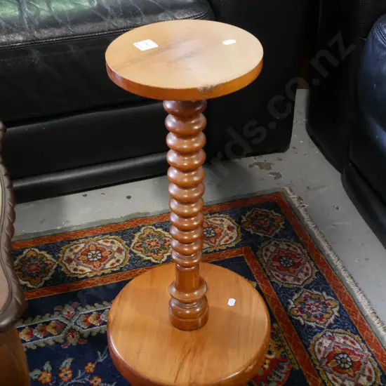 jardiniere stand made from cotton pilaster with rimu ends H-550