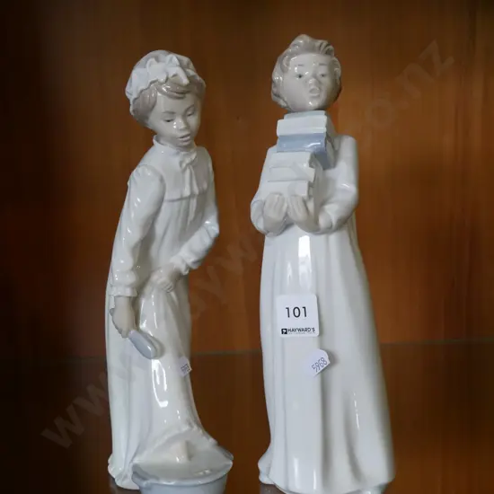 2x Nao figurines H-300