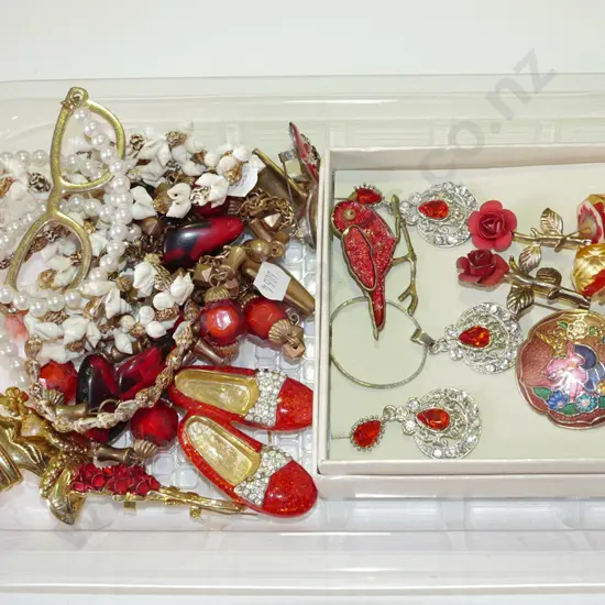 tray of costume jewellery