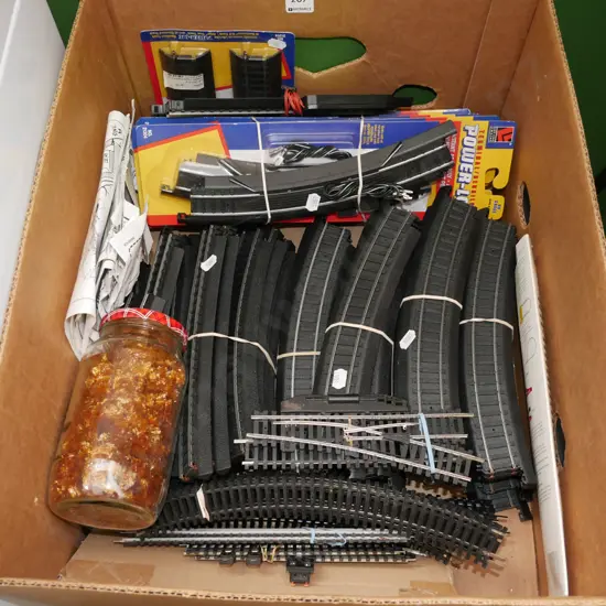 box; HO gauge train tracks