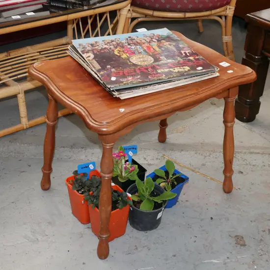 mahogany turned leg end table