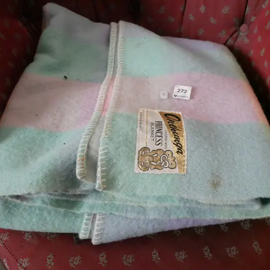 Onehunga Princess checked blanket