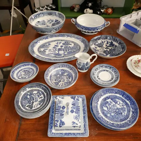 willow pattern dinner items; ashets, bowls, cover dish etc