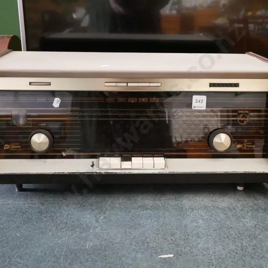 retro Philips mantle radio