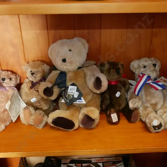 shelf of teddy bears