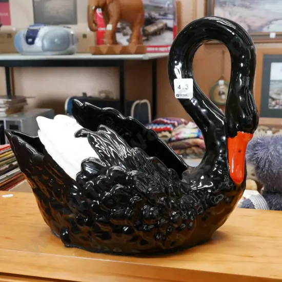 black swan vase H-290