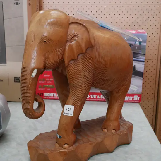 carved woden elephant - broken tusks H-380