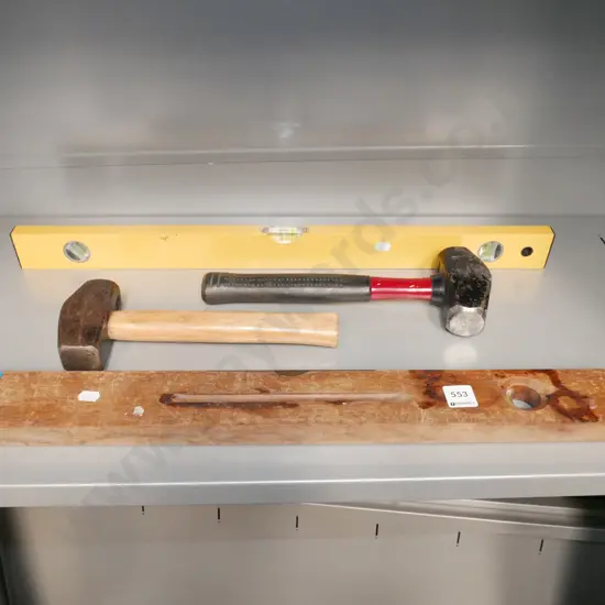 builder's levels, 2 hammers