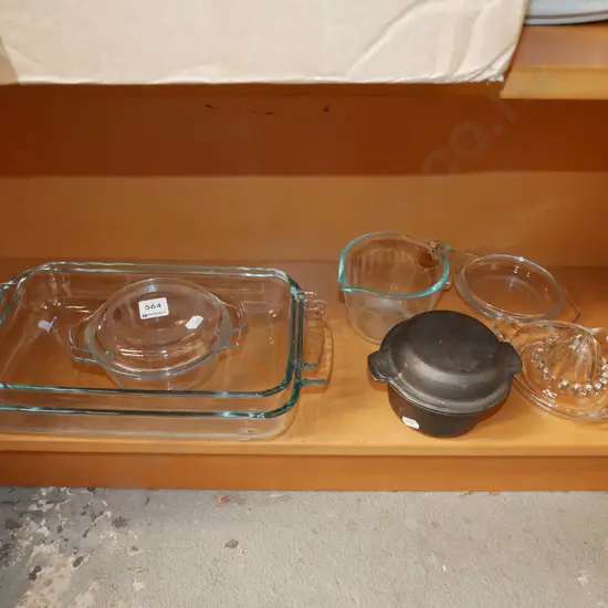 2x pyrex baking dishes, small casserole, lemon squeezer etc