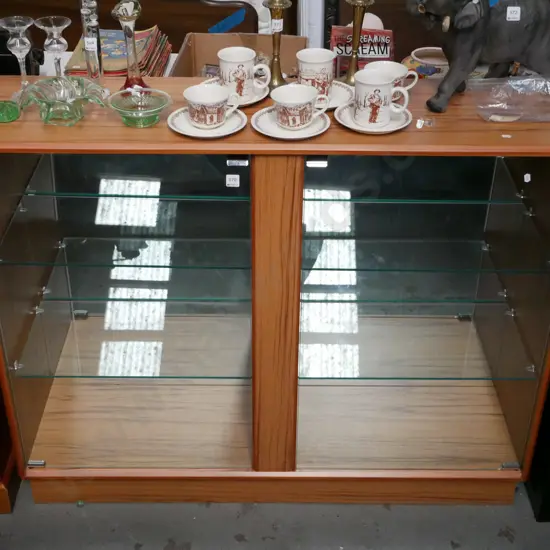 mdf faux wood veneer 2 door mirror back display cabinet H-970 W-1200 D-340