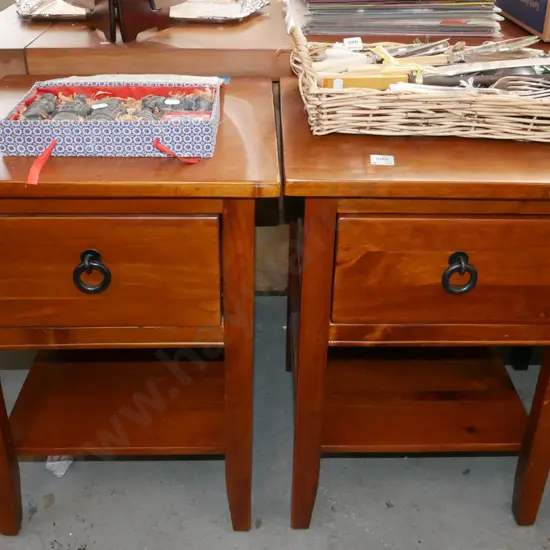 2x single drawer bedside cabinets