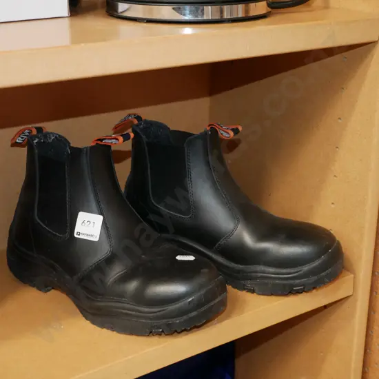 pair of Rivet size 4 steel cap boots