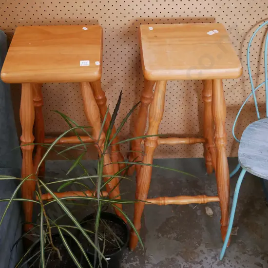 2x wooden stools