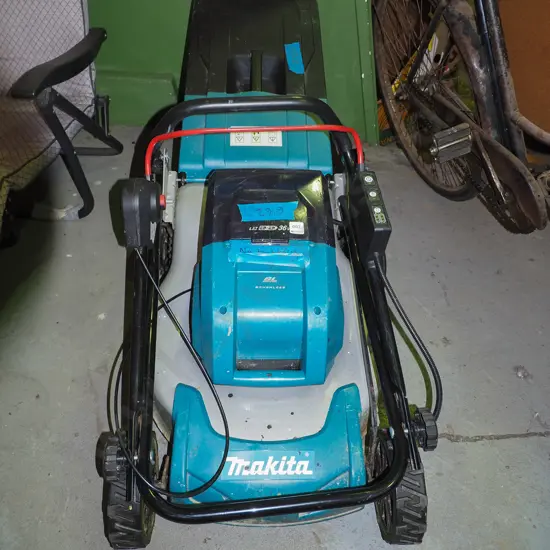 Makita battery powered lawn mower - no batteries - takes 2x 18V