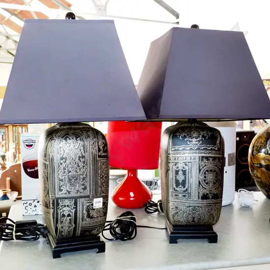 pair of modern ceramic based table lamps H-590