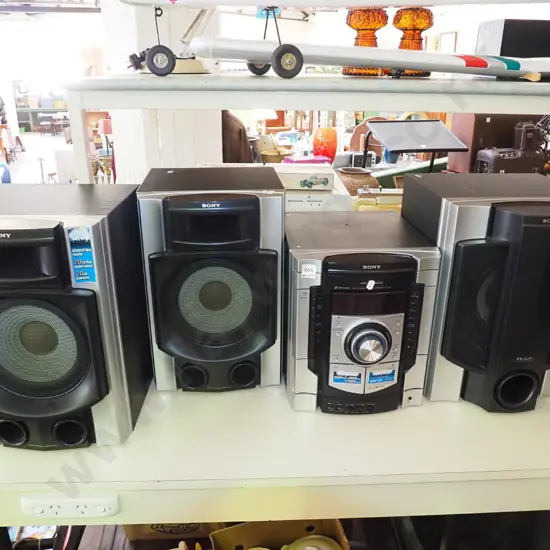 Sony stereo with 3 speakers