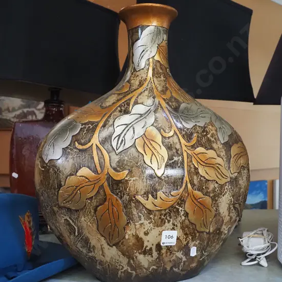 large leaf patterned vase H-450