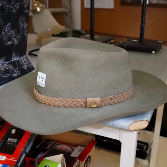 Statesman felt hat - no size