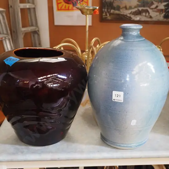 2x glazed vases Tallest H-310