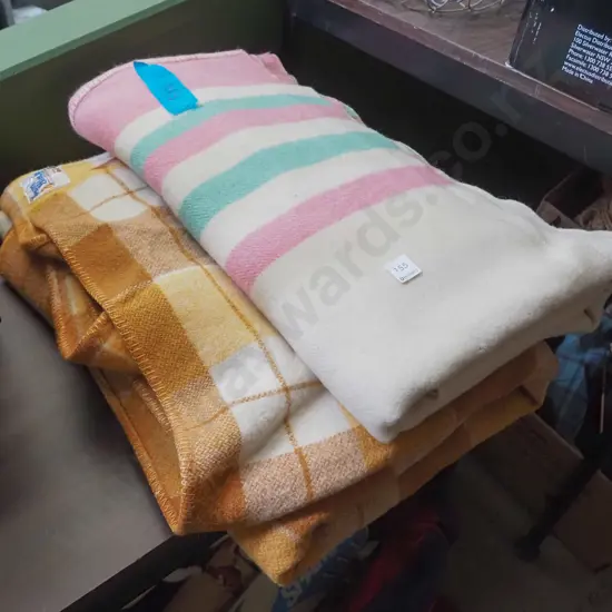 2x large woollen blankets