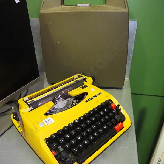 Brother 440 TR portable typewriter