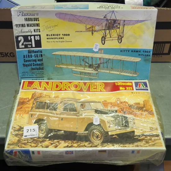 2x yet to be assembled scale models - Kitty Hawk, Landrover