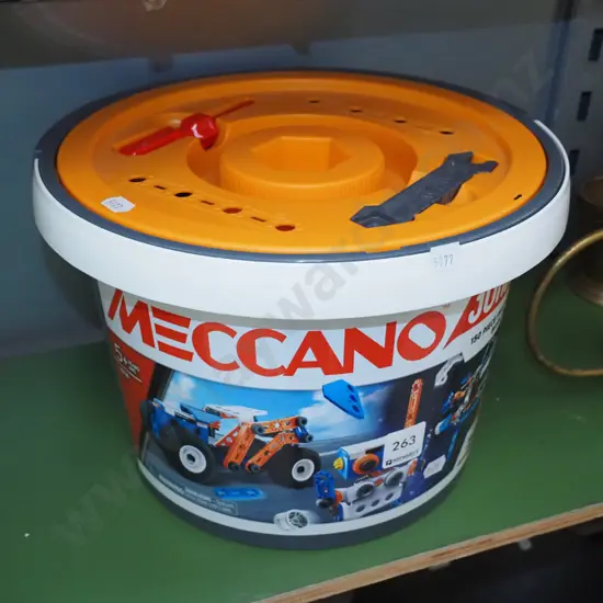 tub of plastic Meccano Junior