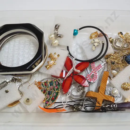 tray of costume jewellery