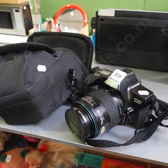 Minolta Dynax 3000 35mm camera, bag