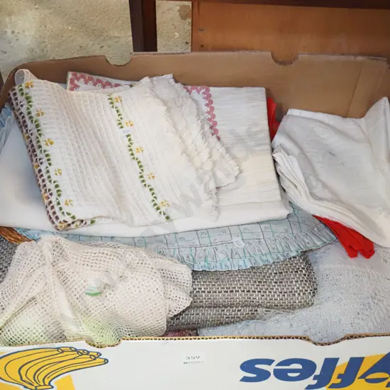 box; tablecloths, placemats etc