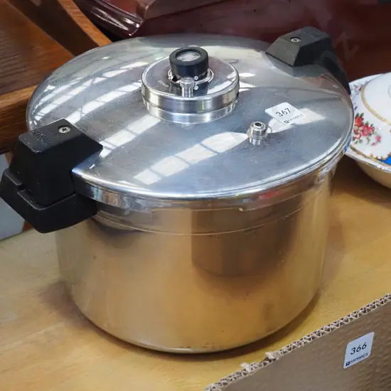 Sitram pressure cooker
