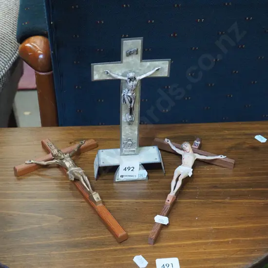 3x crucifixes