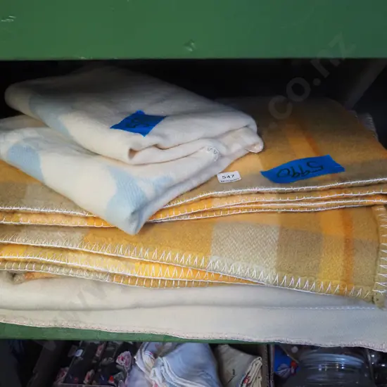 2x large and 1x small woollen blankets