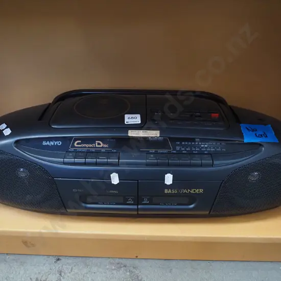 Sanyo radio cassette and CD player - no cord