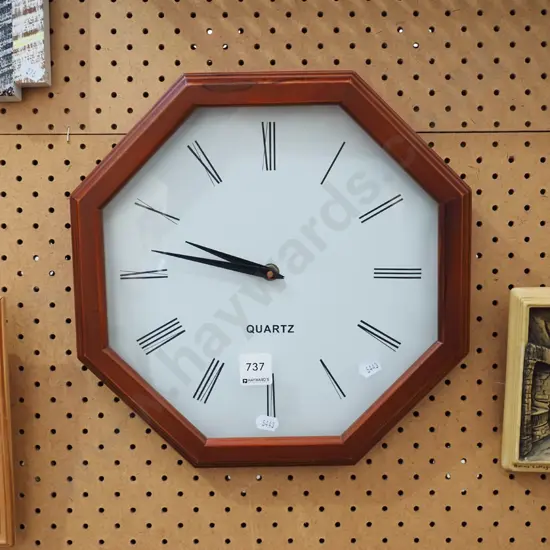 Quartz wall clock