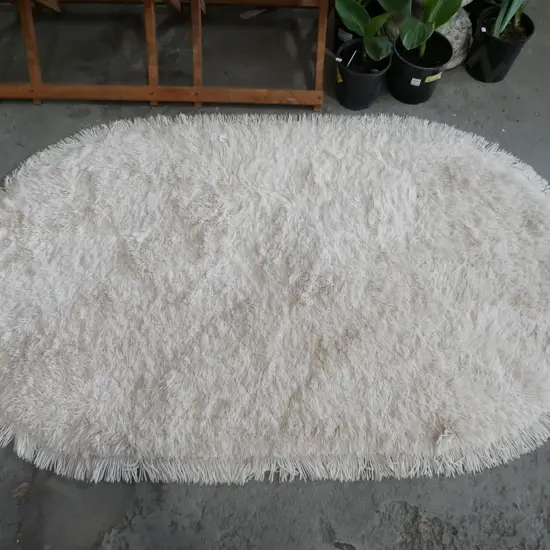 white woollen floor mat L-1530 W-900