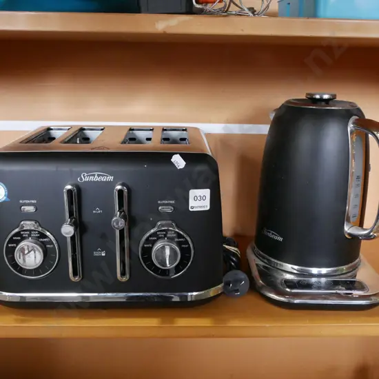 Sunbeam toaster, kettle