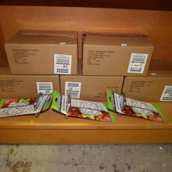 shelf; 18x Accurate meat thermometers