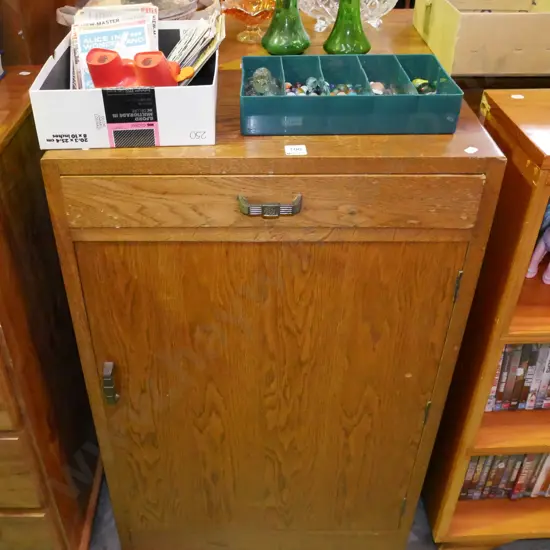 oak 1 door, 1 drawer cabinet H-915 W-560 D-300