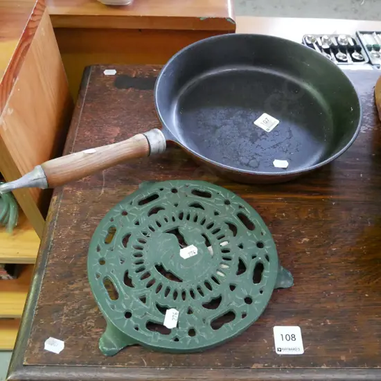 trivet, cast iron frying pan