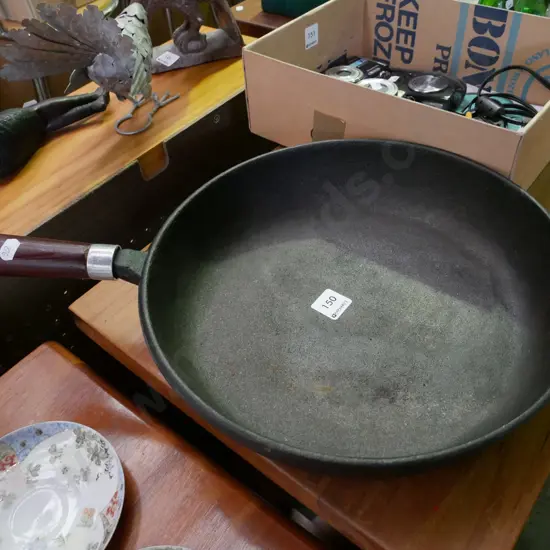 large cast iron frying pan Diam-310
