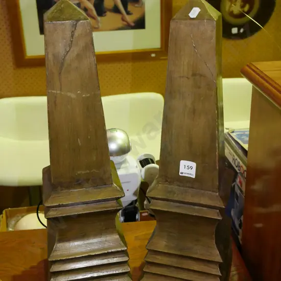 2x wooden cenotaphs H-480