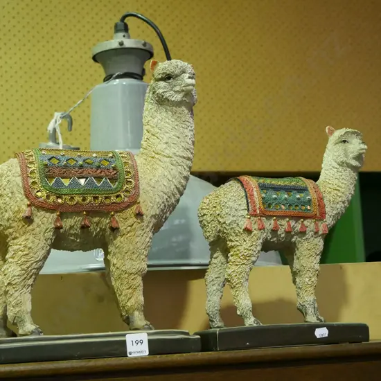 2x composite lamas/alpacas