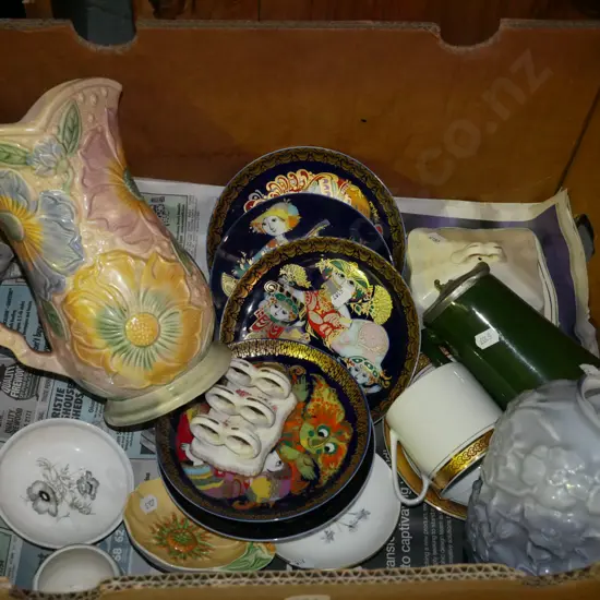 box; cabinet plates, glass vase, jug etc