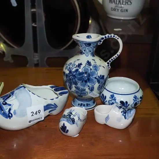 Delft clogs, small jug, sugar bowl