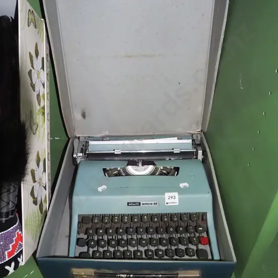 Olivetti Lettera typewriter
