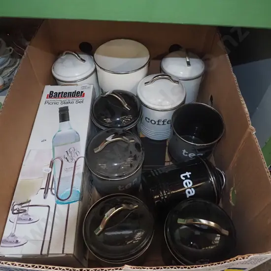 box; storage canisters, picnic steak set