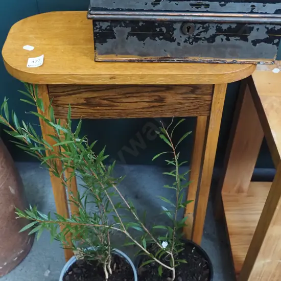 small oak table/stand H-630 