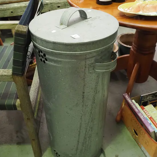lidded rubbish bin