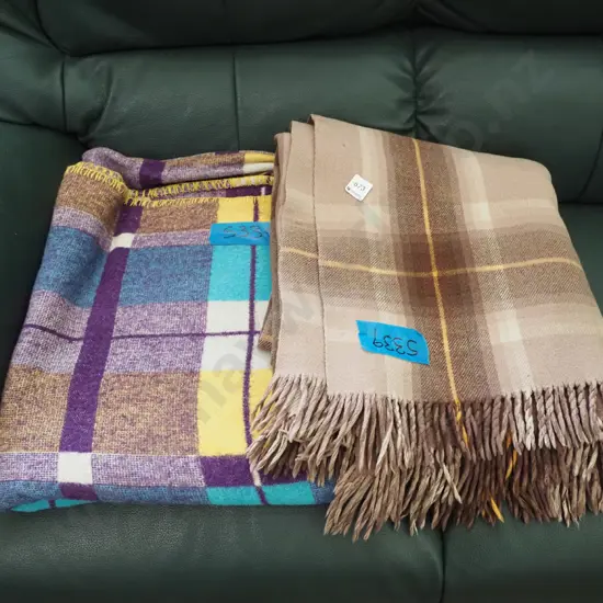 2x woollen blankets